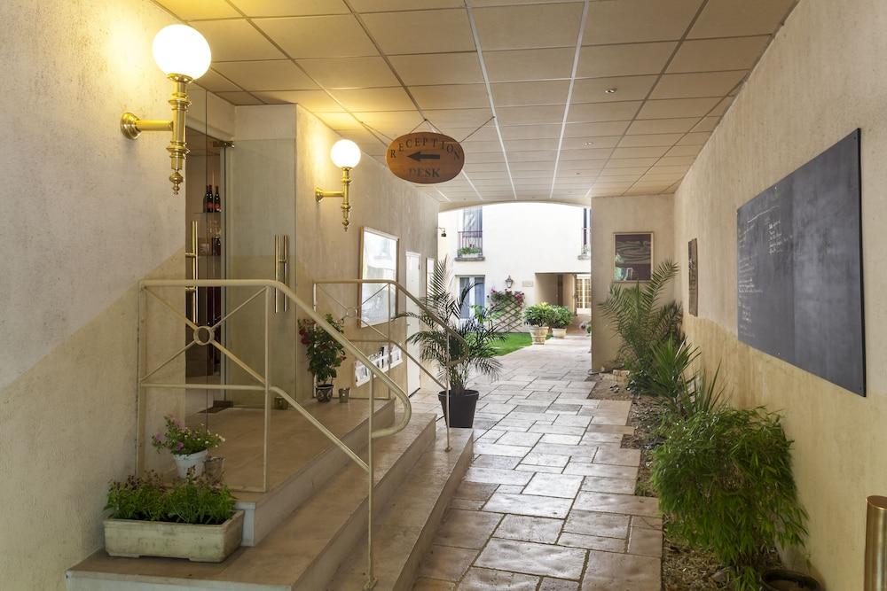 Brit Hotel Le Lion D'Or Chinon Exterior foto